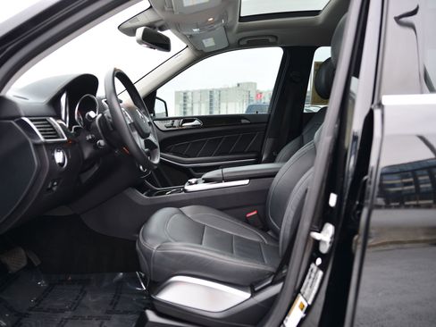 Used 2015 Mercedes-Benz GL 550 4MATIC image 5