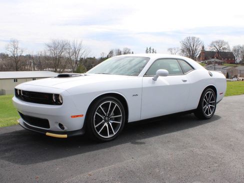 Used 2023 Dodge Challenger R/T w/ Plus Package RWD image 3
