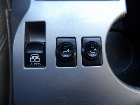 Used 2014 Toyota 4Runner SR5 AWD/4WD image 28