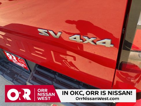 Used 2024 Nissan Frontier SV image 10