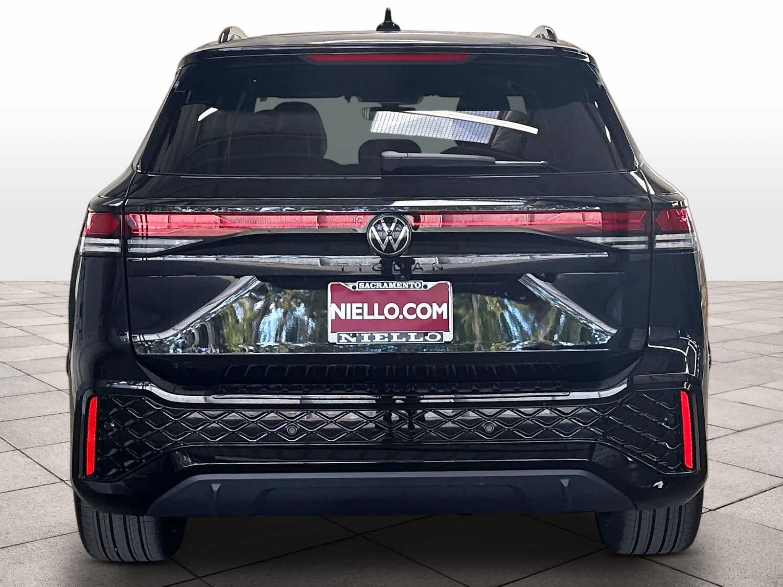 New 2026 Volkswagen Tiguan SE R-Line AWD/4WD image 4