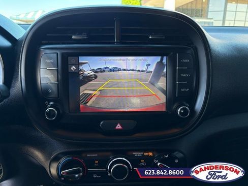 Used 2023 Kia Soul LX FWD image 18