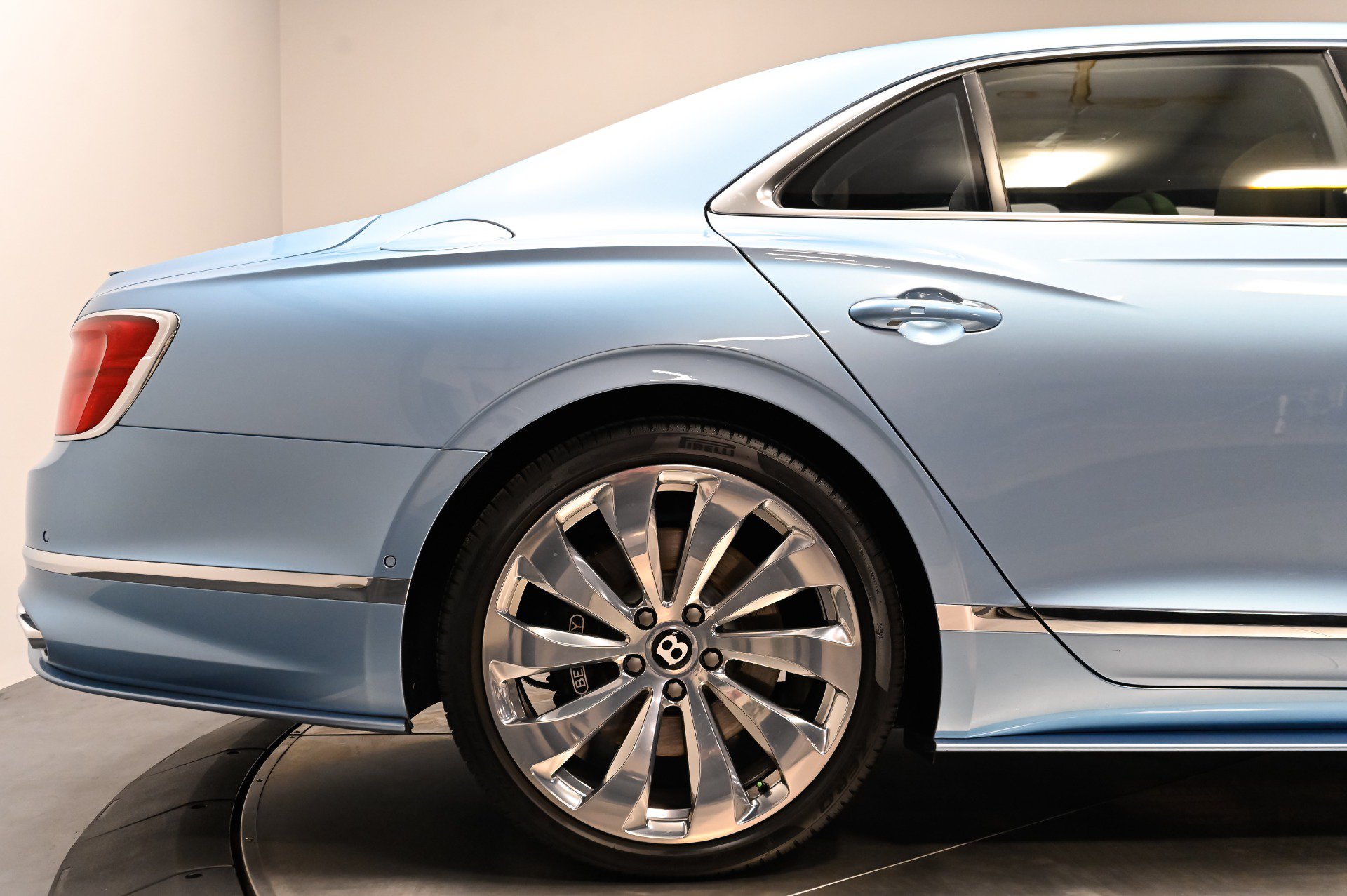 Used 2022 Bentley Flying Spur V8 AWD/4WD image 15