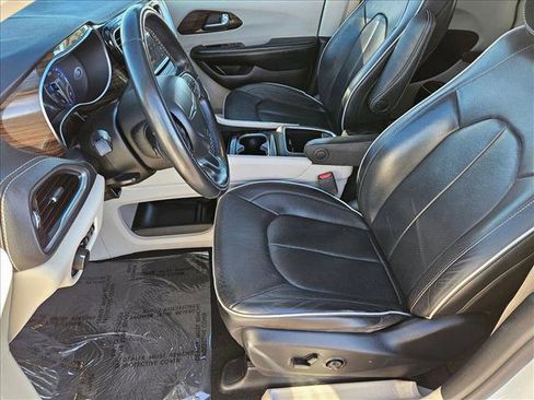 Used 2022 Chrysler Pacifica Limited image 15