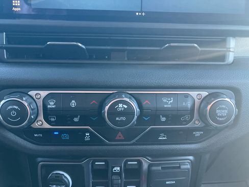 Used 2024 Jeep Wrangler Unlimited w/ Convenience Group image 26