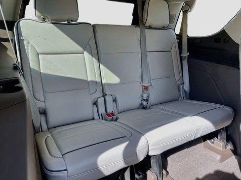 Used 2024 GMC Yukon Denali w/ Advanced Technology Package AWD/4WD image 30