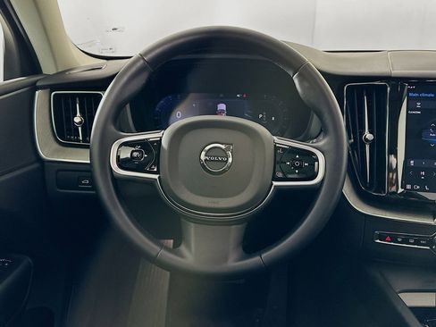 Used 2025 Volvo XC60 B5 Plus image 17