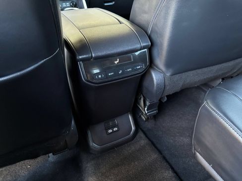 Used 2024 Toyota Highlander XSE FWD image 24