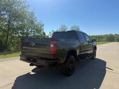 Used 2024 Chevrolet Silverado 1500 Custom Trail Boss w/ Turbomax Blackout Package AWD/4WD image 3