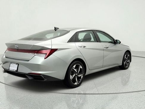 Used 2021 Hyundai Elantra SEL w/ Convenience + Premium Package FWD image 5