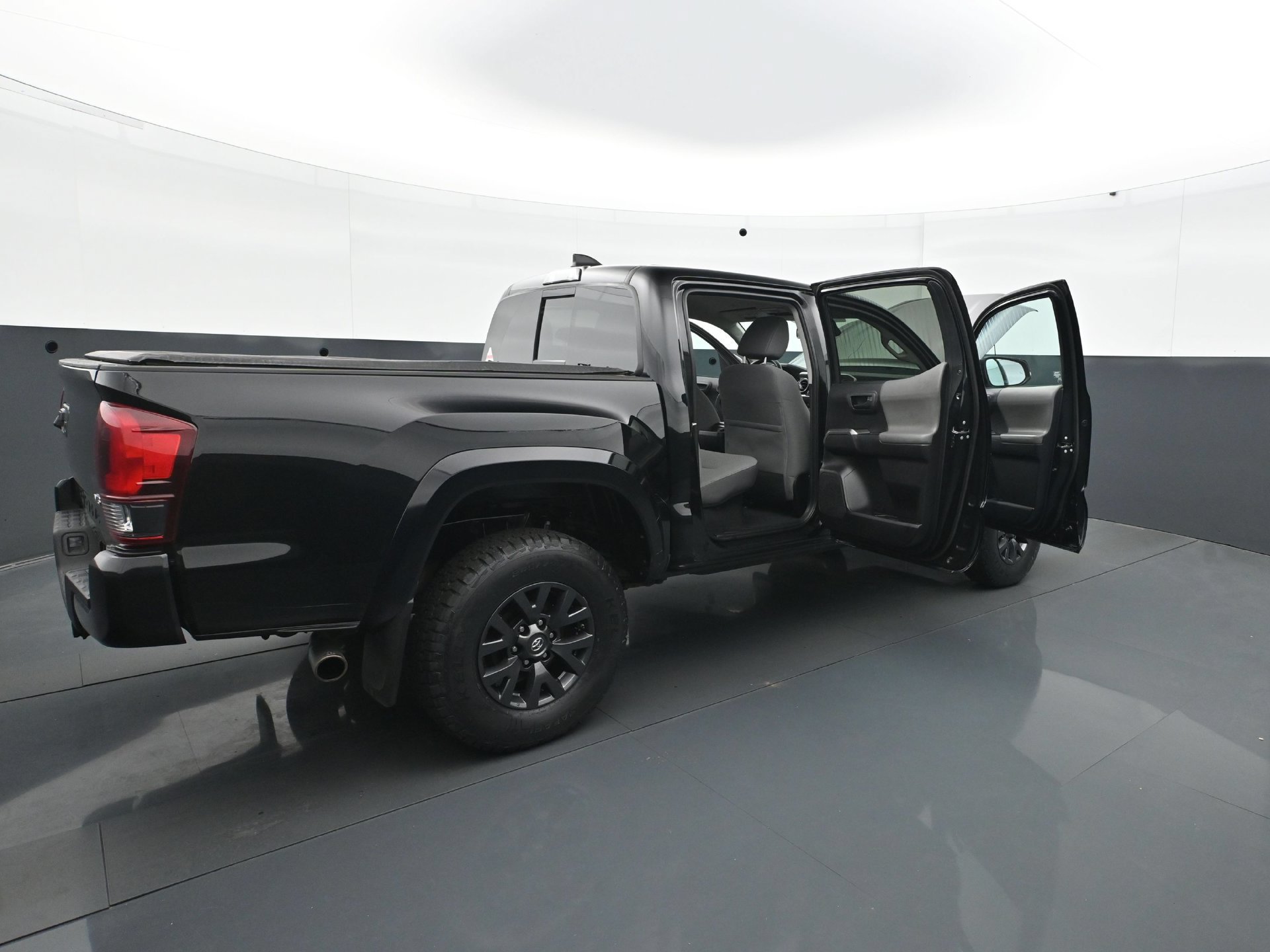 Used 2020 Toyota Tacoma SR5 w/ Technology Package AWD/4WD image 32