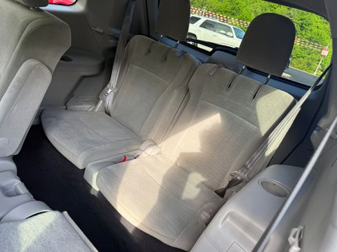Used 2013 Toyota Highlander Plus FWD image 12