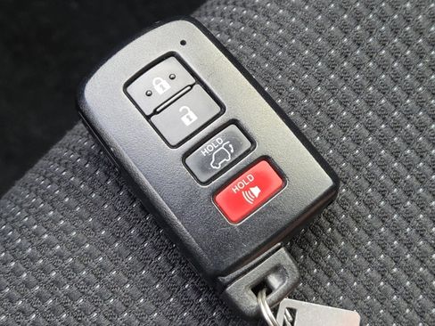 Used 2018 Toyota RAV4 XLE image 32