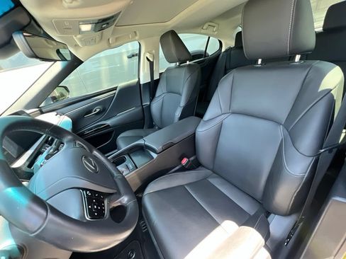 Used 2024 Lexus ES 350 w/ Premium Package FWD image 10
