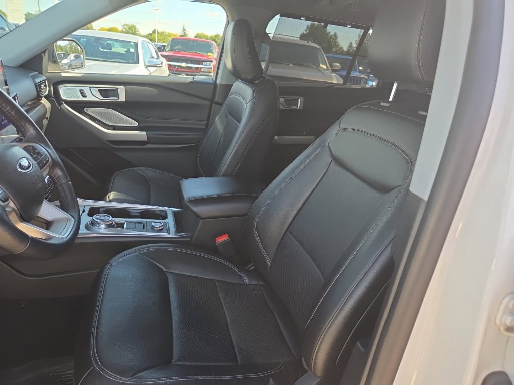 Used 2023 Ford Explorer Limited w/ Limited Technology Package AWD/4WD image 15