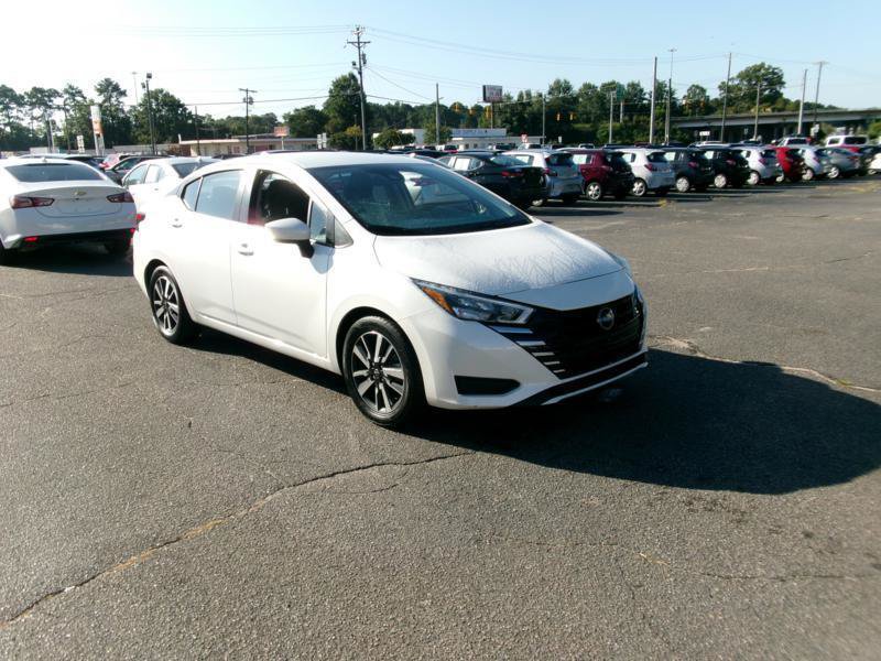Used 2025 Nissan Versa SV FWD image 12