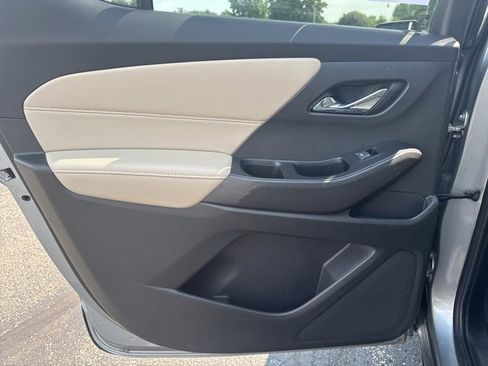 Used 2023 Chevrolet Traverse LS image 15