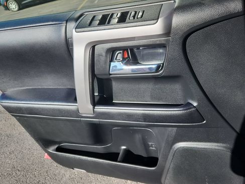 Used 2023 Toyota 4Runner SR5 Premium w/ SR5 Premium Package AWD/4WD image 9