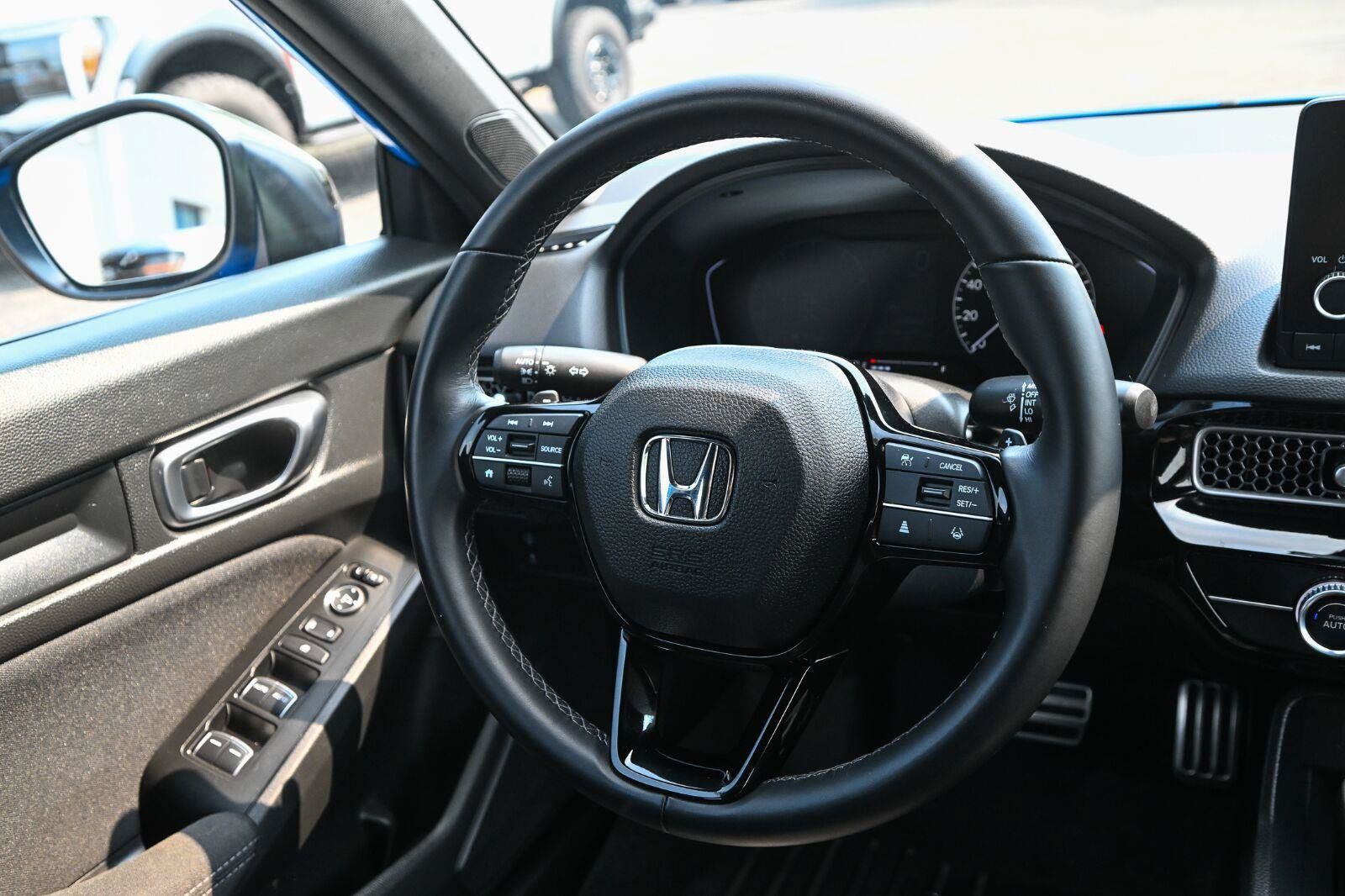 Used 2023 Honda Civic Sport image 30