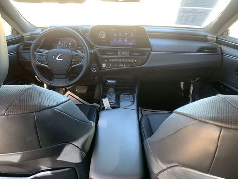 Used 2022 Lexus ES 300h 300h image 18