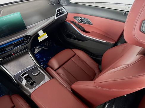 Used 2025 BMW 330i Sedan w/ Convenience Package image 24