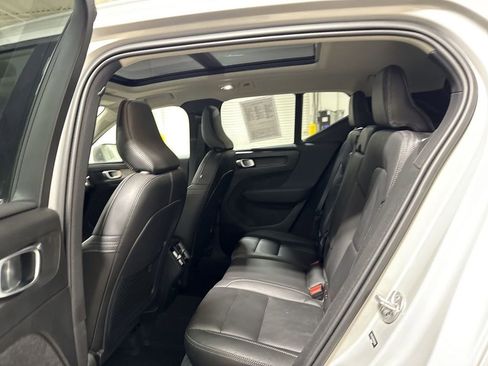 Used 2024 Volvo XC40 B5 Plus image 23