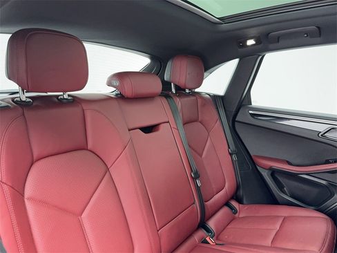 Used 2022 Porsche Macan S image 47