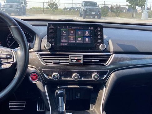 Used 2018 Honda Accord Sport image 11
