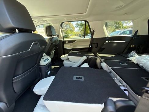 New 2025 Lincoln Navigator Reserve image 13