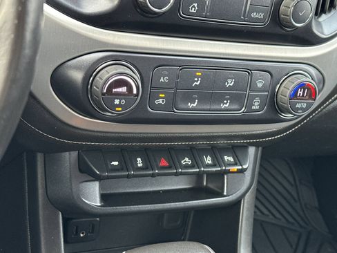 Used 2020 GMC Canyon SLE w/ Driver Alert Package image 19