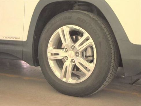 Used 2018 GMC Terrain SLE w/ Driver Convenience Package FWD image 12