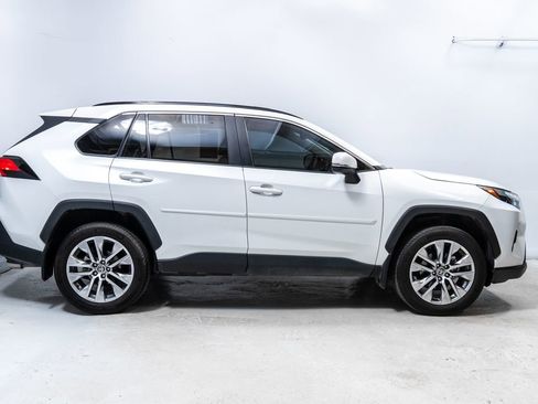 Used 2023 Toyota RAV4 XLE Premium image 8