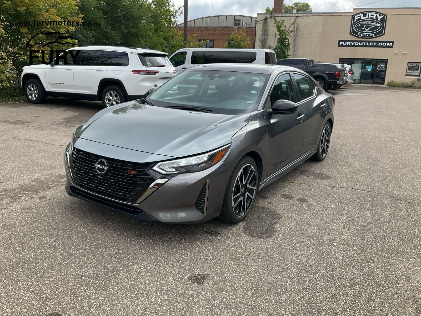Used 2025 Nissan Sentra SR FWD image 19