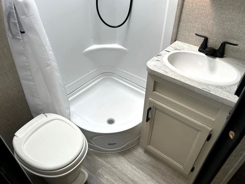 Used 2022 Ford F150 image 47