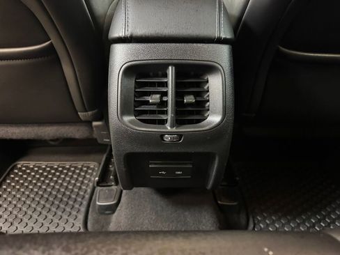 Used 2019 Jeep Cherokee Latitude Plus w/ Cold Weather Group image 16