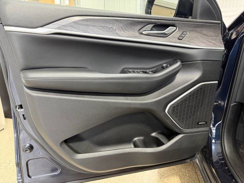 Used 2022 Jeep Grand Cherokee Limited 4xe image 25