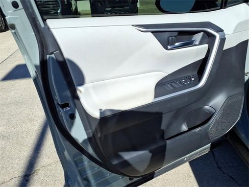 Used 2021 Toyota RAV4 XLE Premium image 20