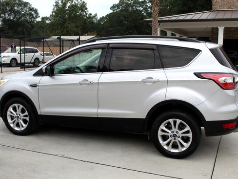 Used 2018 Ford Escape SE image 18