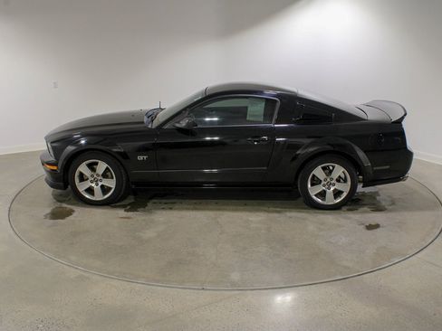 Used 2006 Ford Mustang GT image 3