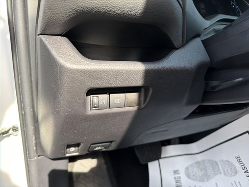 Used 2025 Toyota RAV4 XLE AWD/4WD image 17