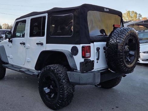 Used 2014 Jeep Wrangler Unlimited Sahara image 7