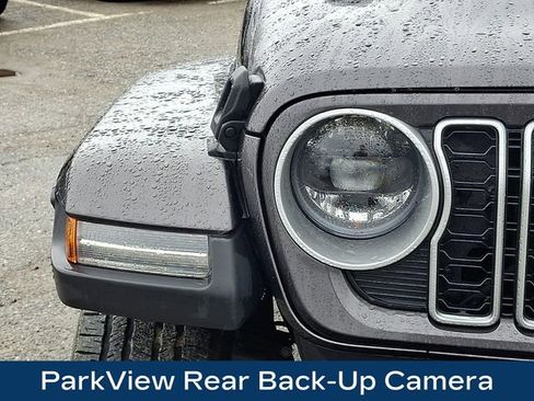 Used 2025 Jeep Wrangler Unlimited Sahara image 12