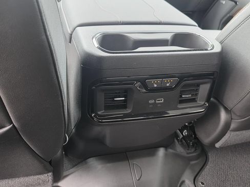 Used 2024 GMC Sierra 1500 AT4 w/ Technology Package AWD/4WD image 13