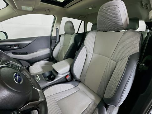 Used 2025 Subaru Outback Premium image 13