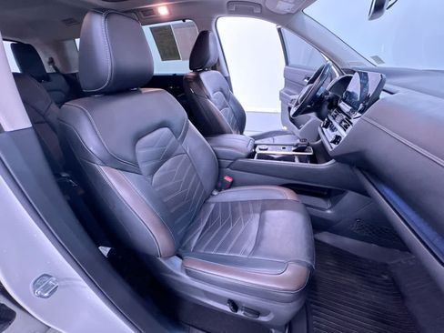 Used 2022 Nissan Pathfinder Platinum w/ Cargo Package AWD/4WD image 37