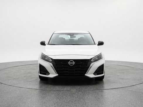 Used 2025 Nissan Altima 2.5 SV image 2