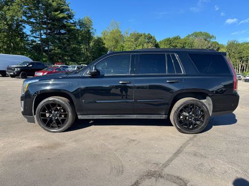 Used 2017 Cadillac Escalade Platinum AWD/4WD image 2