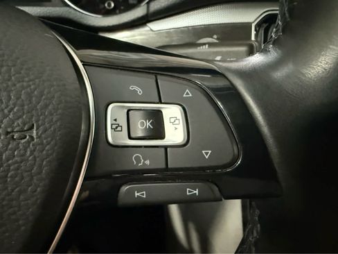 Used 2018 Volkswagen Passat 2.0T SE FWD image 18