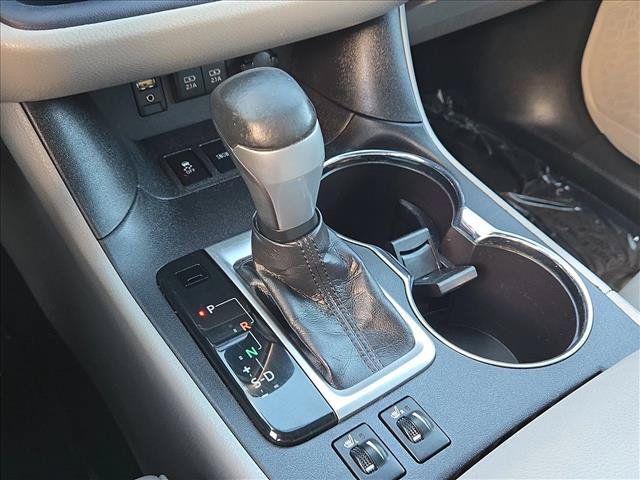 Used 2018 Toyota Highlander XLE AWD/4WD image 12