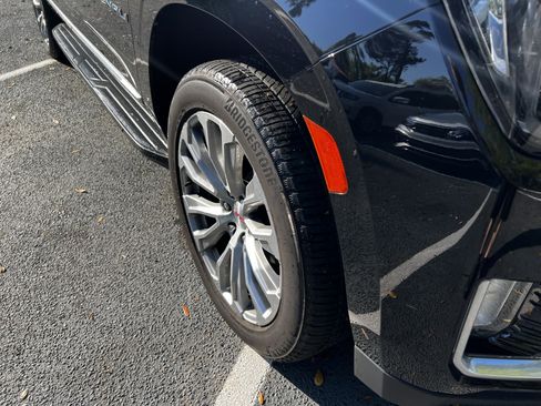 Used 2022 GMC Yukon XL Denali w/ Advanced Technology Package image 11